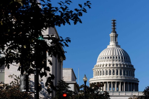 美国众议院通过约700亿美元的移民执法拨款法案