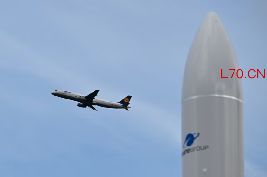 摄于德国国际航空航天博览会，这笔贷款将助力空客开展航空航天领域研发工作。